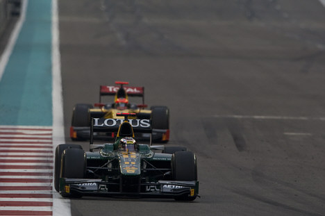 Vinderen af løbet - Jules Bianchi - i front